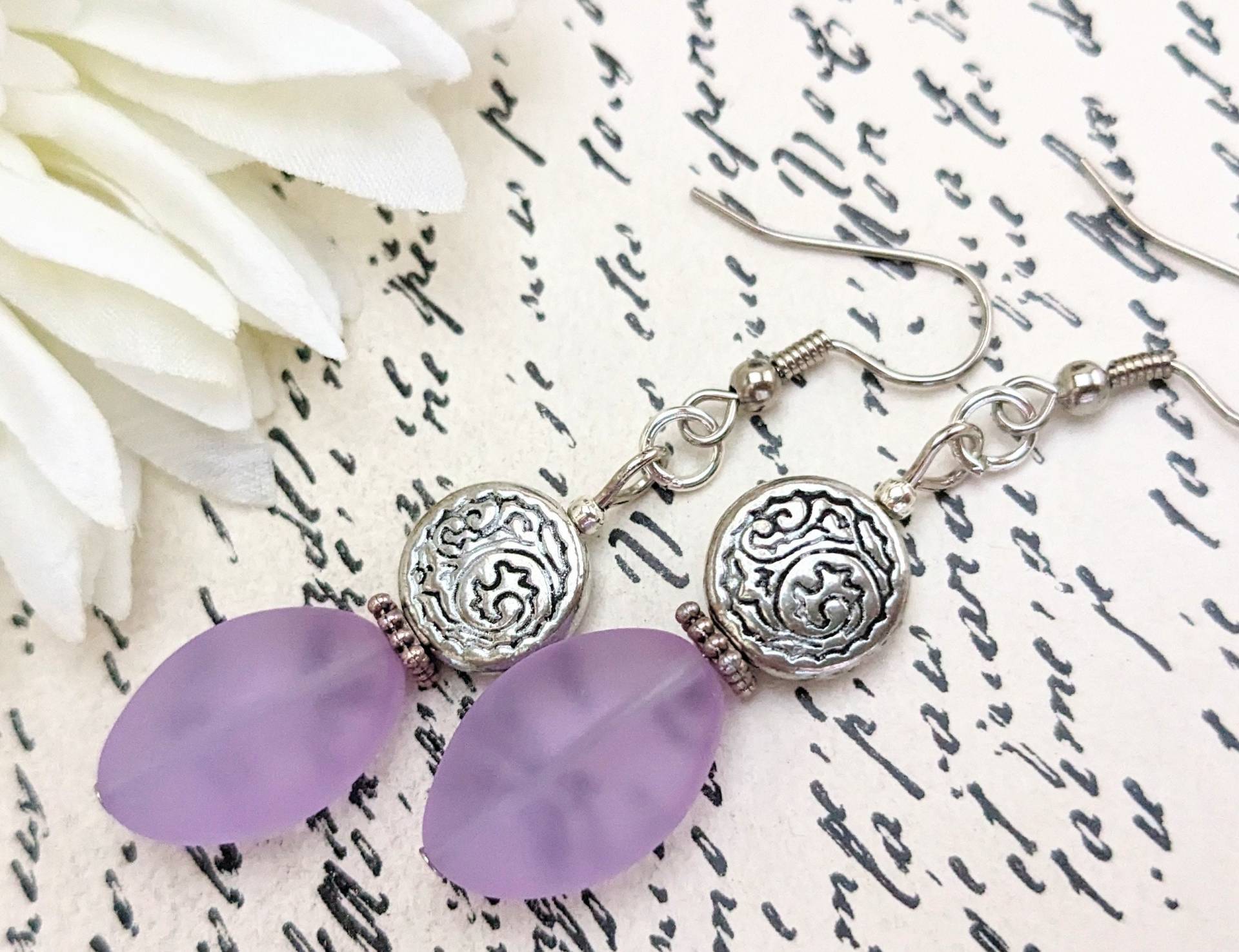 Sterling Silber Lavendel Ohrringe, Strand Glas Schmuck Geschenk Für Mutter, Seaglass Ohrringe Baumeln, Handgemachte Frau, Hell Lila Sterling Silber Lavendel Ohrringe, Strand Glas Schmuck Geschenk Für Mutter, Seaglass Ohrringe Baumeln, Handgemachte Frau, Hell Lila von TheJeweledElephants