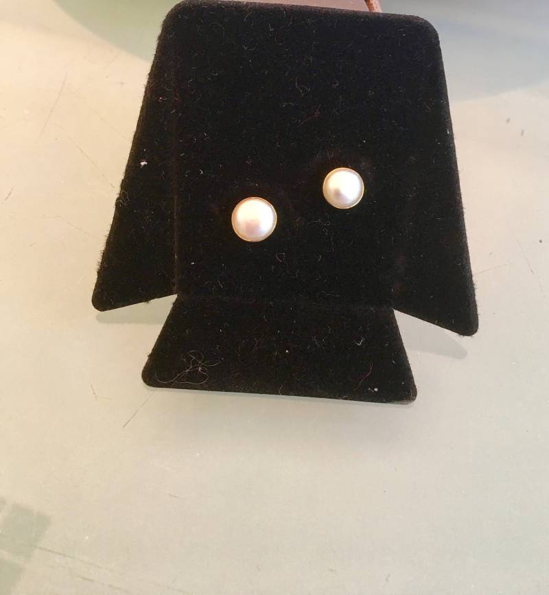 9Ct Gold Handgefertigten Perlen Ohrstecker von TheJewellersDaughter