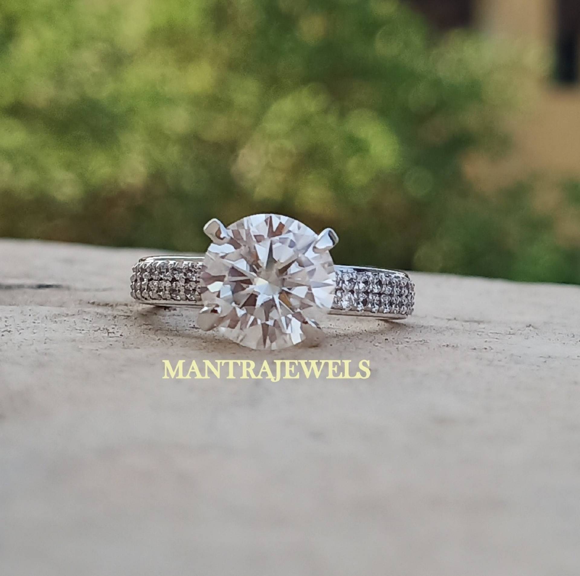 3.30Ct Rundschliff Moissanite Verlobungsring, Versteckter Halo Ehering, Massiver 14K Weißgold Hochzeit Brautring von TheJewello