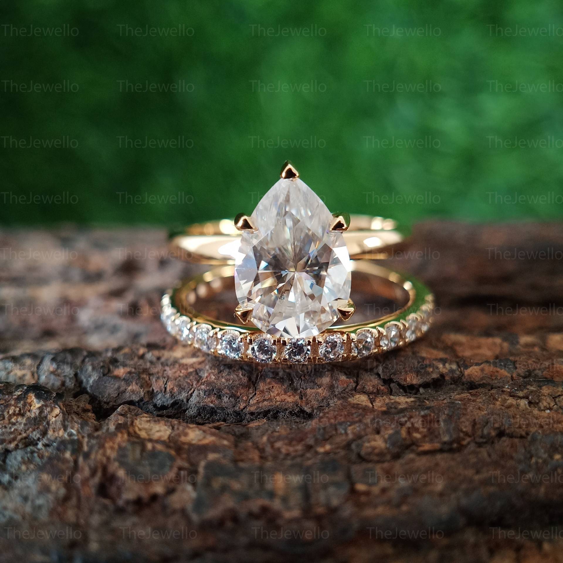 Birnenförmige Moissanite Braut Set, Gelbgold Ring, Birnenförmige Ehering Träne Tropfen Halo Ring Gepflastert von TheJewello