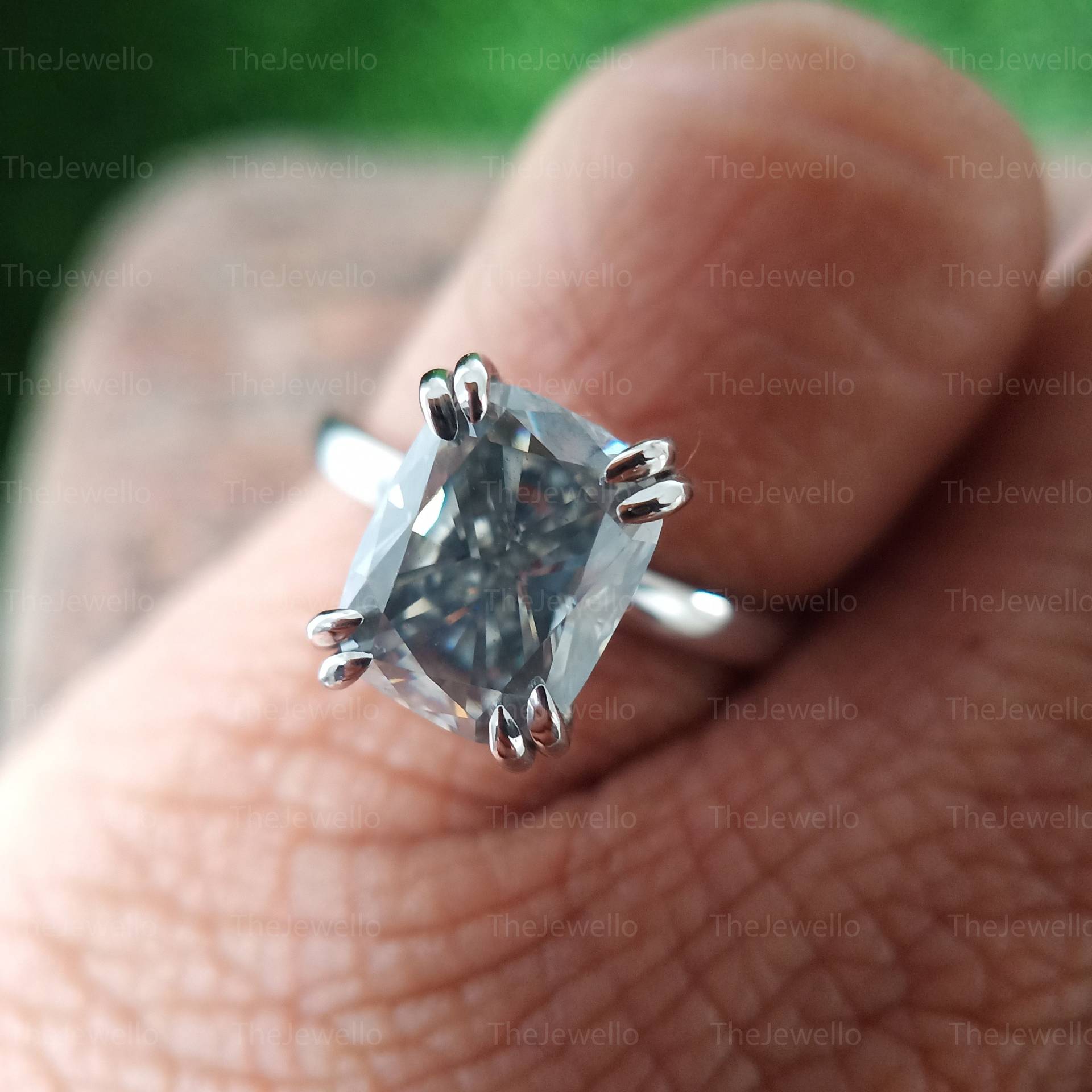 Grauer Kissen Moissanite Ring, 2.02 Karat Längliches Grey Verlobungsring, Solitaire Versteckter Halo von TheJewello