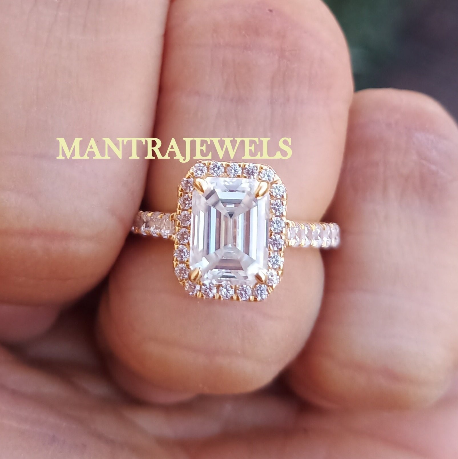 Halo-stil Moissanite Ring, 3.30Ct Verlobungsring Im Smaragdschliff, Solide 14K Gelbgoldringe, Smaragd Diamant Damenring von TheJewello