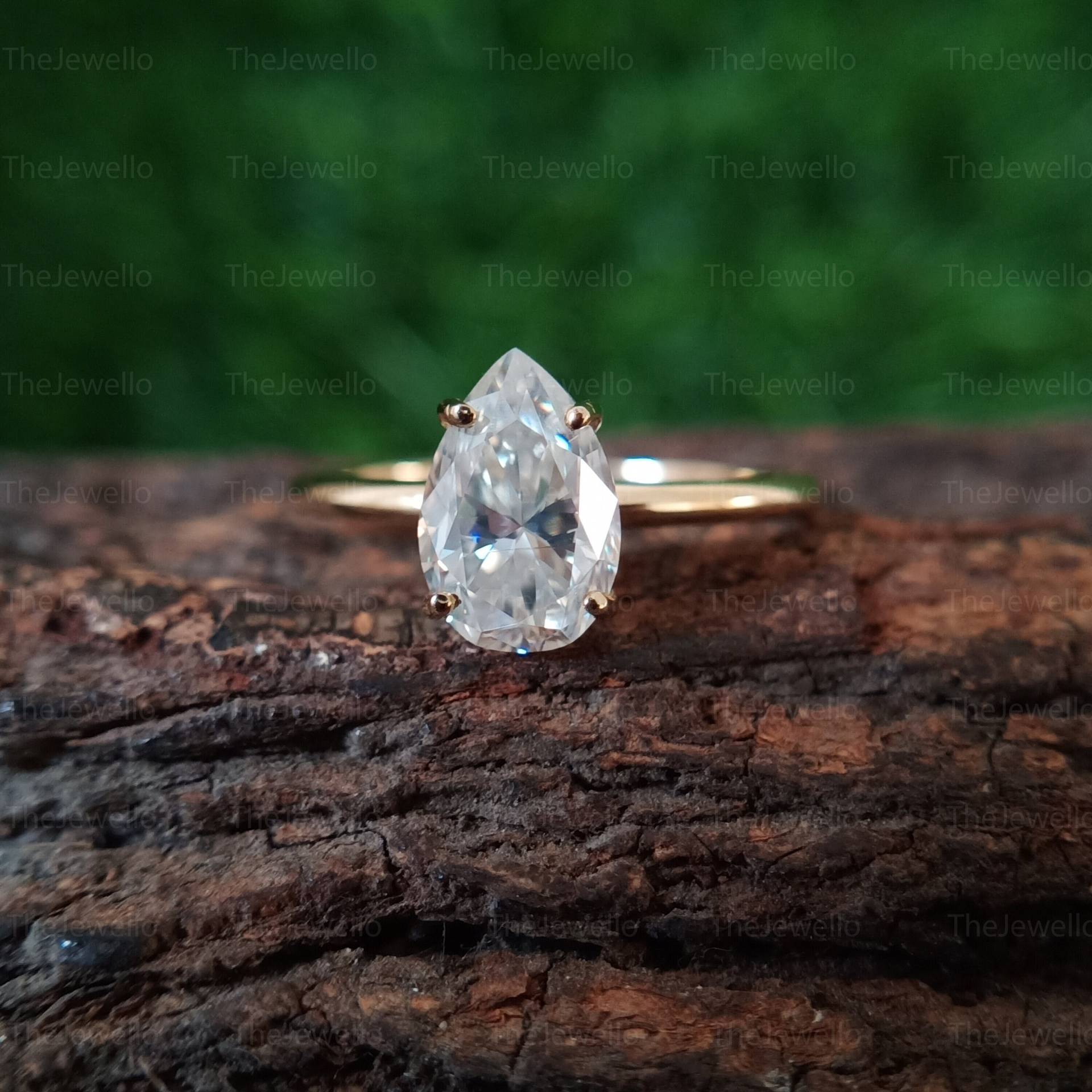 Solitaire Birnenförmiger Moissanit Ring Solid Gelbgold Birne Verlobungsring 1.40Ct Diamant Im Birnenschliff von TheJewello