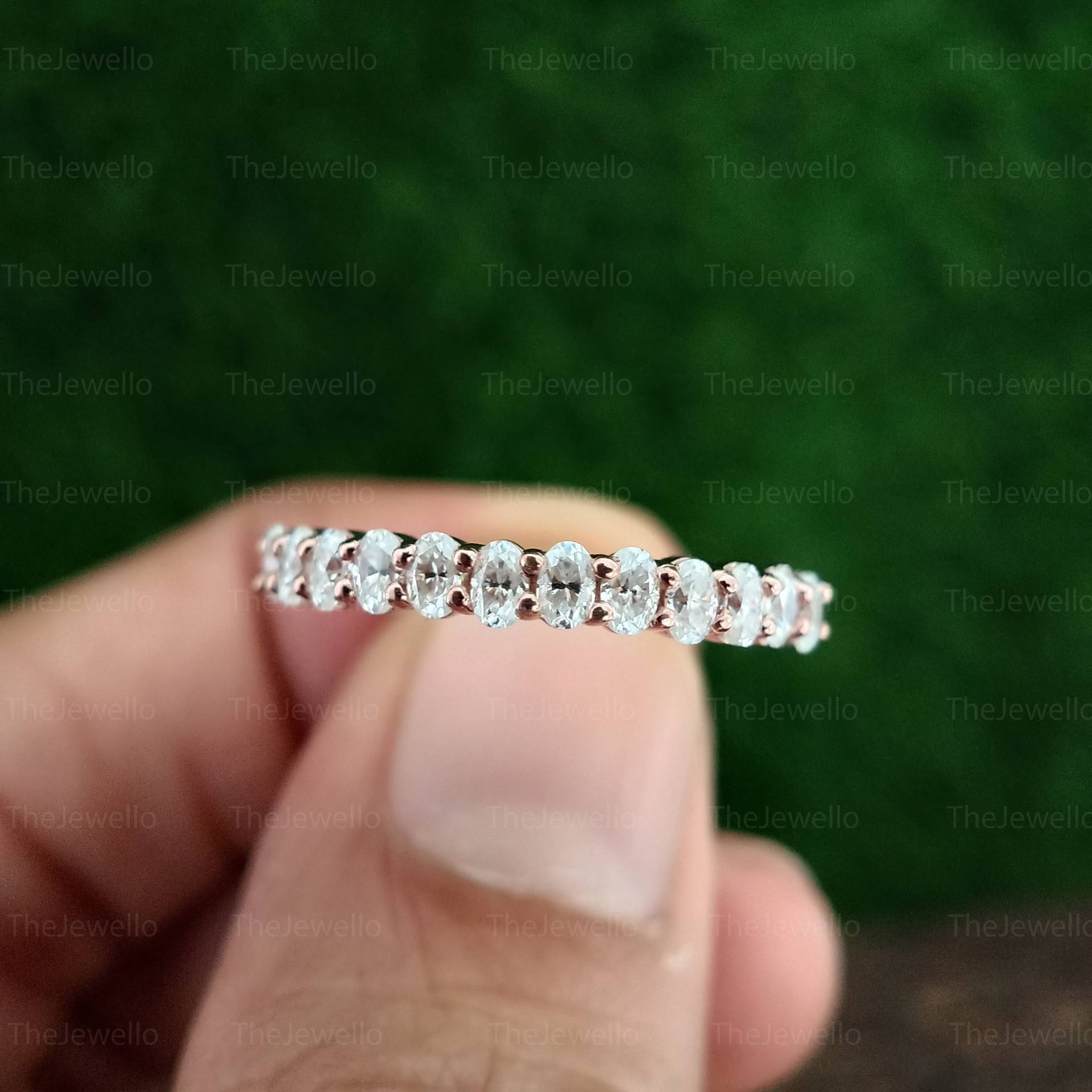 Moissanite Ehering Frauen Oval Geschnitten Halbe Ewigkeit Band, Gelbgold Stapeln Passender Brautring, Versprechensring von TheJewello