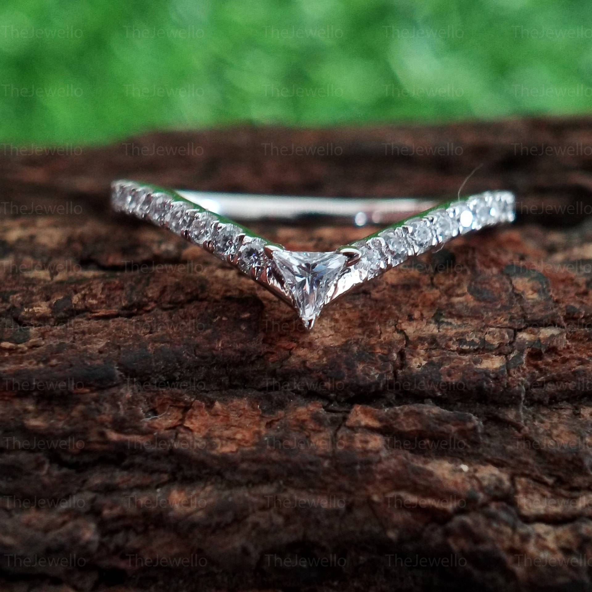 Moissanite Hochzeit Band, Trillion Cut Diamant-Matching-Ring V Förmige Gebogene Halbe Ewigkeit Braut, Ring Geschenk Für Sie von TheJewello