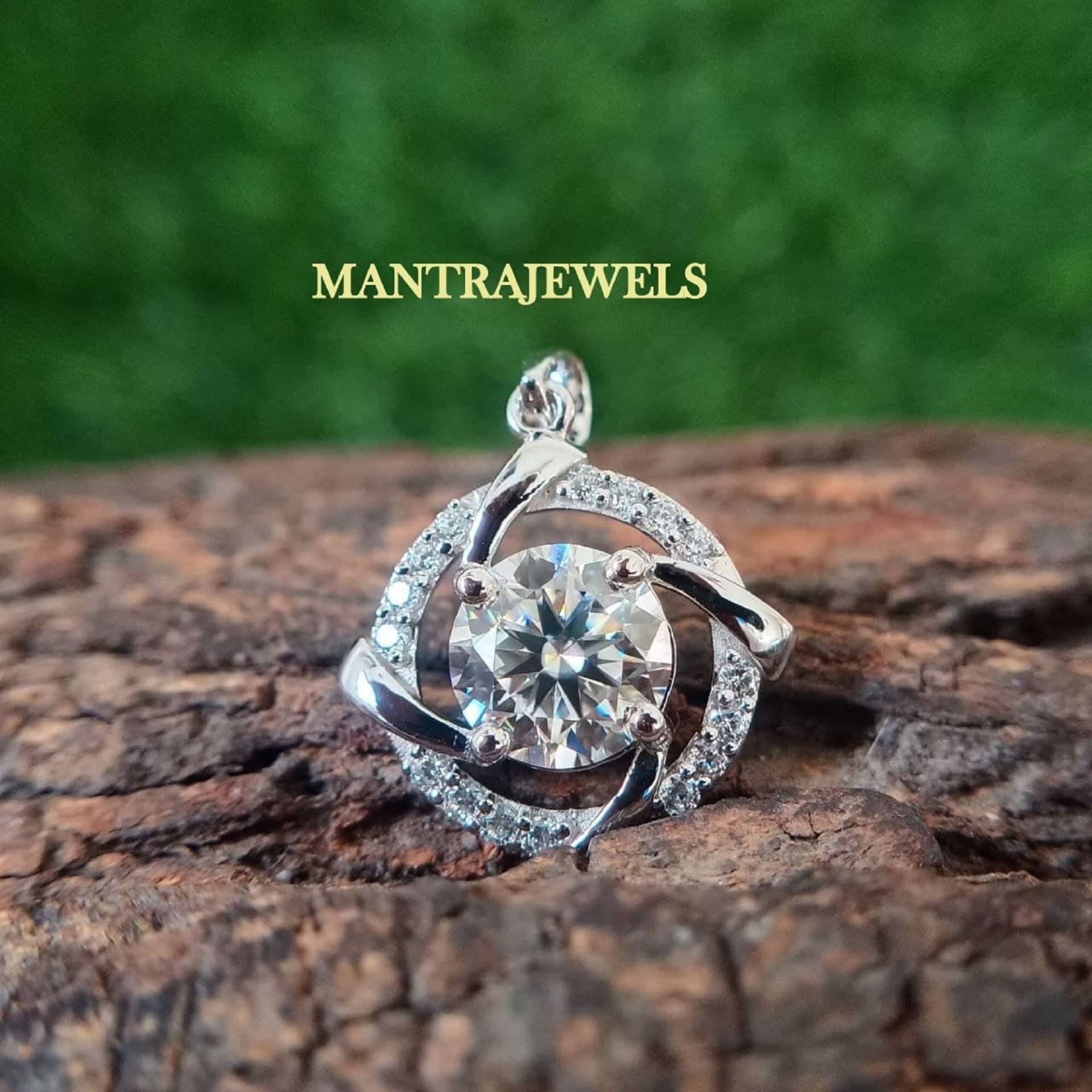 Moissanite Solitäranhänger, 2.40Ct Runder Brilliantschliff Farbloser Halo Anhänger, Hochzeitsanhänger Für Braut, Weißgoldanhänger von TheJewello