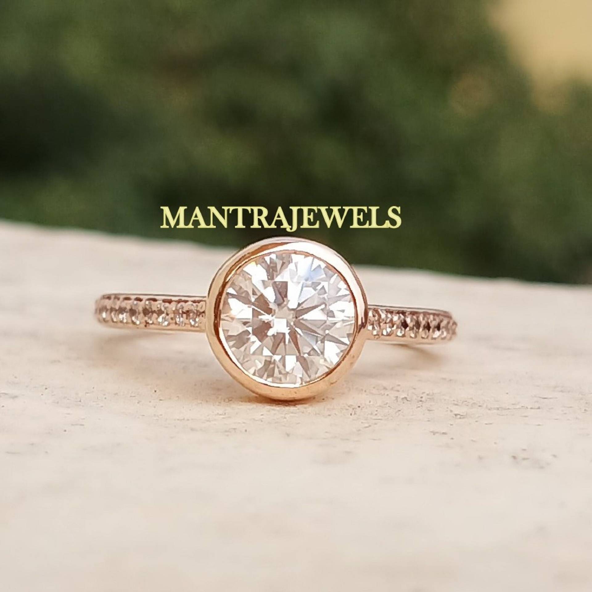 Perfekter Verlobungsring/Lünette Set Rund Moissanite Ring Halber Eternity 14Kt Rose Gold Solitaire Akzent Für Die Liebe von TheJewello