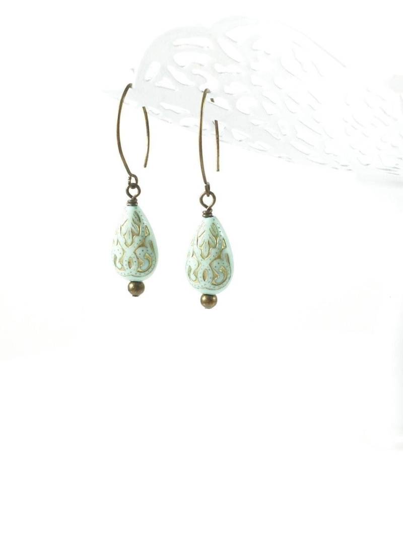 Mintgrün Teardrop Ohrringe Geätztes Gold Detail, Boho Baumeln Schmuck von TheJoyfulJewelryBox