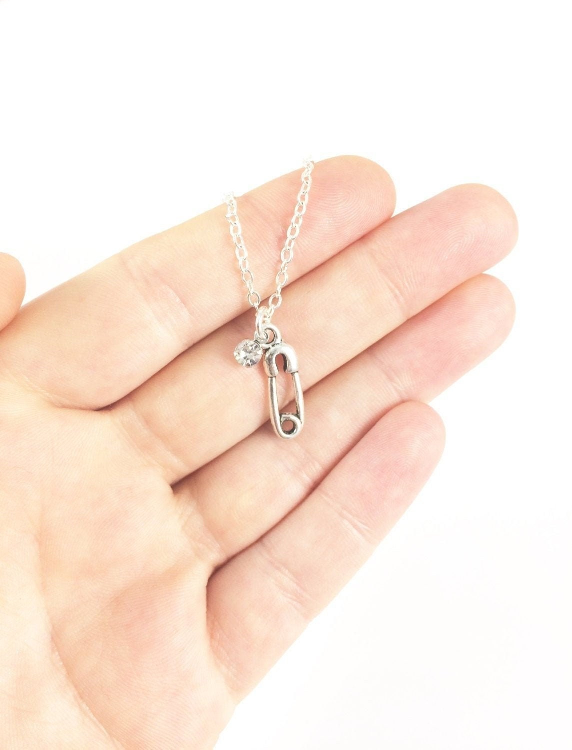 Sicherheitsnadel, Strass Charm, Silber Überzogene Kette von TheJoyfulJewelryBox
