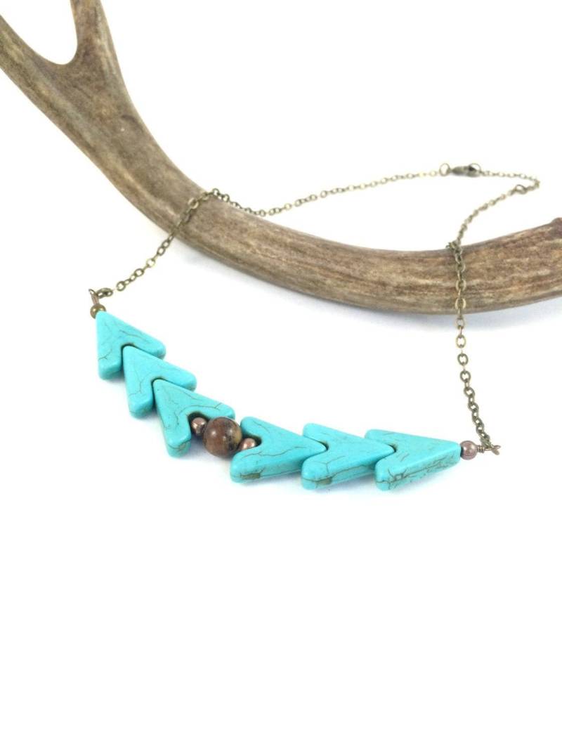 Türkis Howlith Chevron Halskette Boho Pfeil Bar, Tigerauge Perle von TheJoyfulJewelryBox