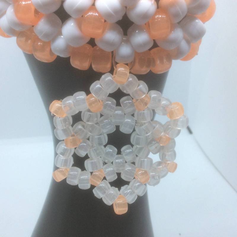Zwei Kandi Cuffs Mini Armband Orange Glow N Dark W/Charms Schneeflocken Musik Festivals von TheKandyBazaar