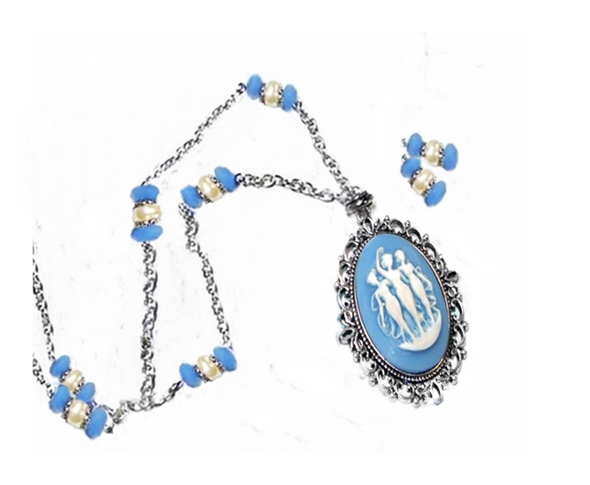 Kamee Anhänger, Blau-Weiße Muse, Lange Halskette Und Ohrringe Set, Wählen Sie Clip On Oder Pierced Beschläge Kamee Anhänger, Blau-Weiße Muse, Lange Halskette Und Ohrringe Set, Wählen Sie Clip On Oder Pierced Beschläge von TheKennettCollection