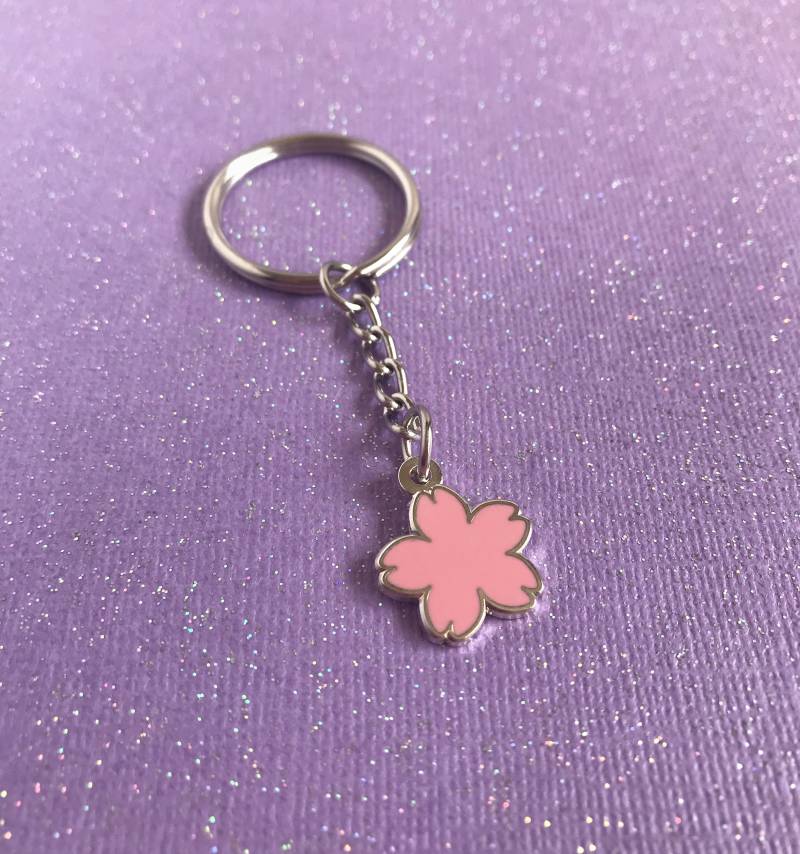 Sakura Flower Keychain, Emaille Charme von TheKeyOfCute