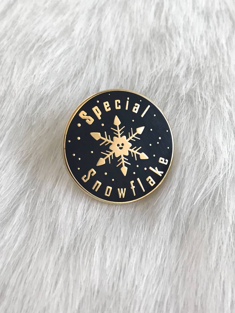 Spezielle Schneeflocke Pin Spezielle Schneeflocke Pin von TheKeyOfCute