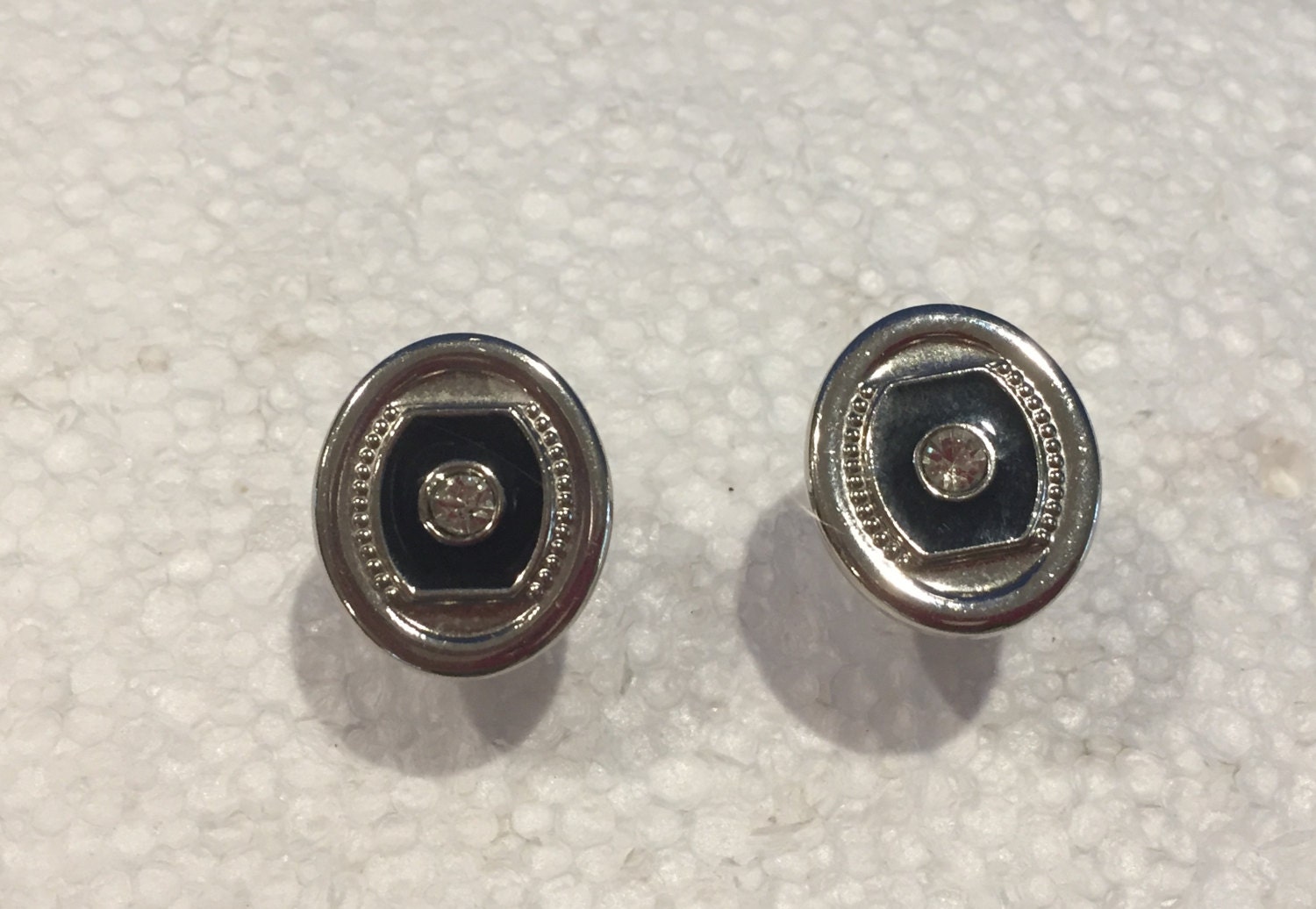 Vintage Ovale Manschettenknöpfe Mit Strasssteinen in Mitte von TheLadyCollects