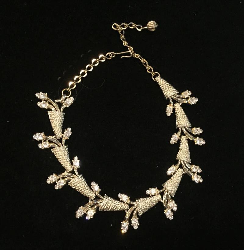 Weinlesegoldtone Halskette, Armband Und Ohrringe Set Mit Strass Weinlesegoldtone Halskette, Armband Und Ohrringe Set Mit Strass von TheLadyCollects