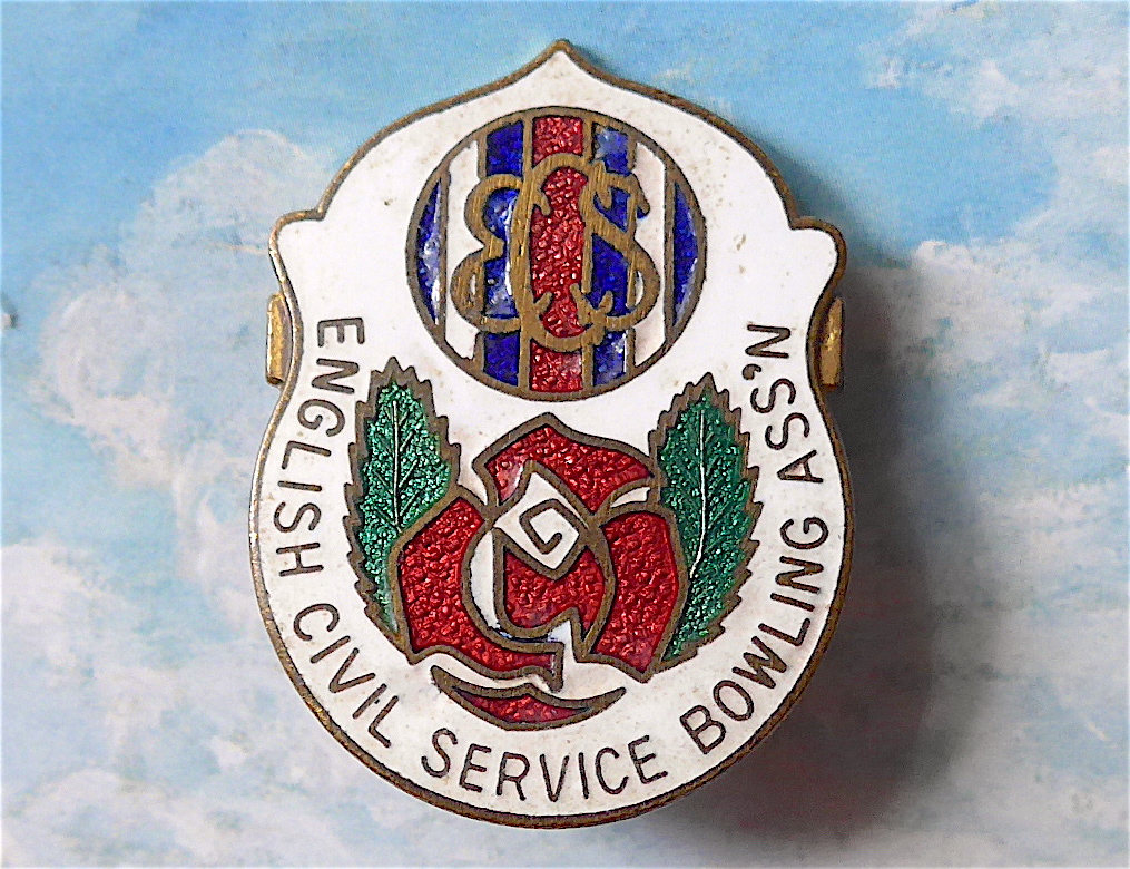 Englisch Public Service Bowling Ass'n. Anstecker, Vintage. Champleve-Emaille in Rot, Grün, Weiß Und Blau, Rückseite Unbedruckt. Um 1960-70 Ca Englisch Public Service Bowling Ass'n. Anstecker, Vintage. Champleve-Emaille in Rot, Grün, Weiß Und Blau, Rückseite Unbedruckt. Um 1960-70 Ca von TheLadyatSkiers