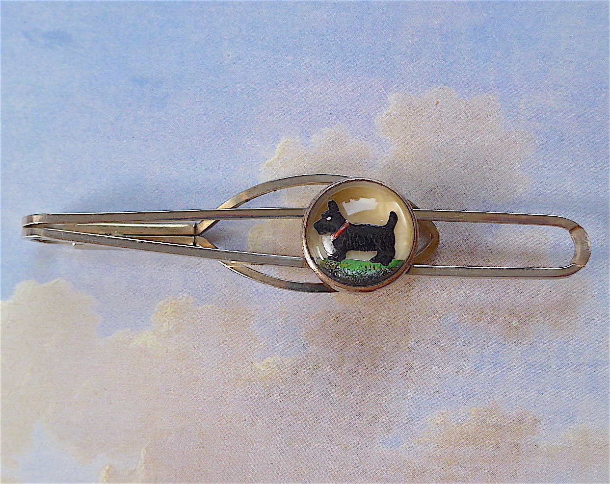 Krawattenschieber, Essex Crystal, Vintage. "Eine Krawattenhalter Mit Einem Frechen Scottie Von "stratton, Imitation"." C1950 Krawattenschieber, Essex Crystal, Vintage. "Eine Krawattenhalter Mit Einem Frechen Scottie Von "stratton, Imitation"." C1950 von TheLadyatSkiers