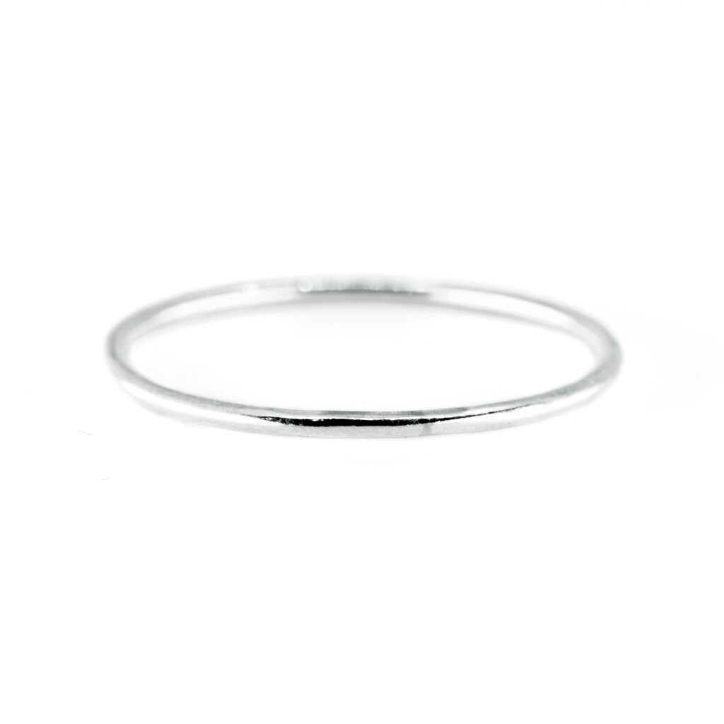 Dünner Sterling Silber Ring - Handgemachte Minimalistisch Dünner Sterling Silber Ring - Handgemachte Minimalistisch von TheLandofSalt