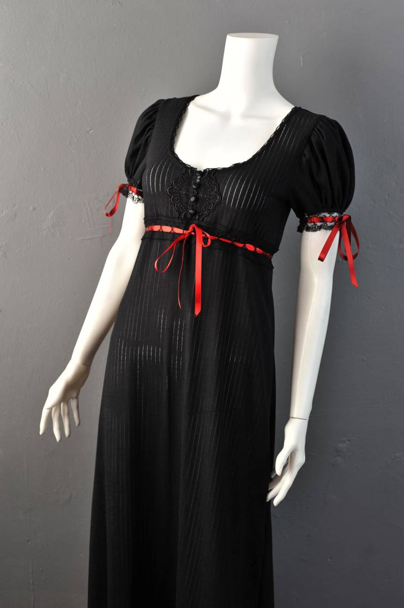 Empire-Taille Spitzenkleid Mit Puffärmeln, Gothic Regency Style Maxi, S Bis Plus Size von TheLastKult