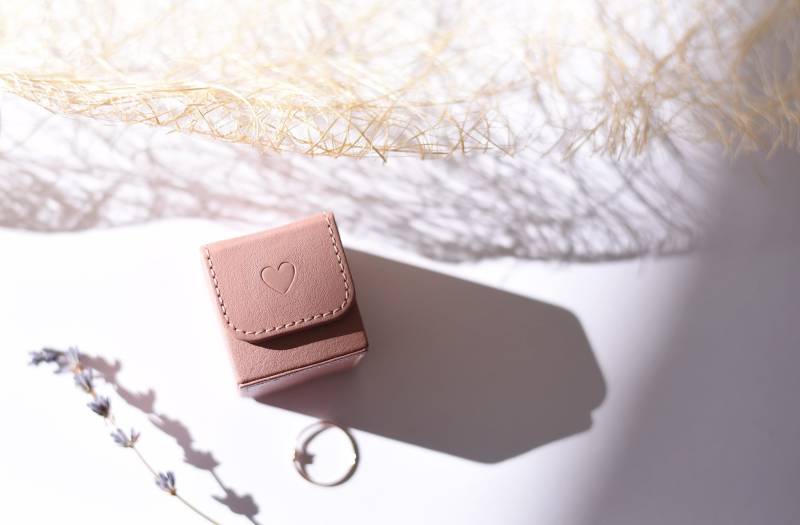 Ringschatulle Aus Leder Mit Magnetverschluss - Für Hochzeit Verlobung Manschettenknöpfe Schachtel Ohrstecker Geschenk Zum Valentinstag von TheLeatherExpert
