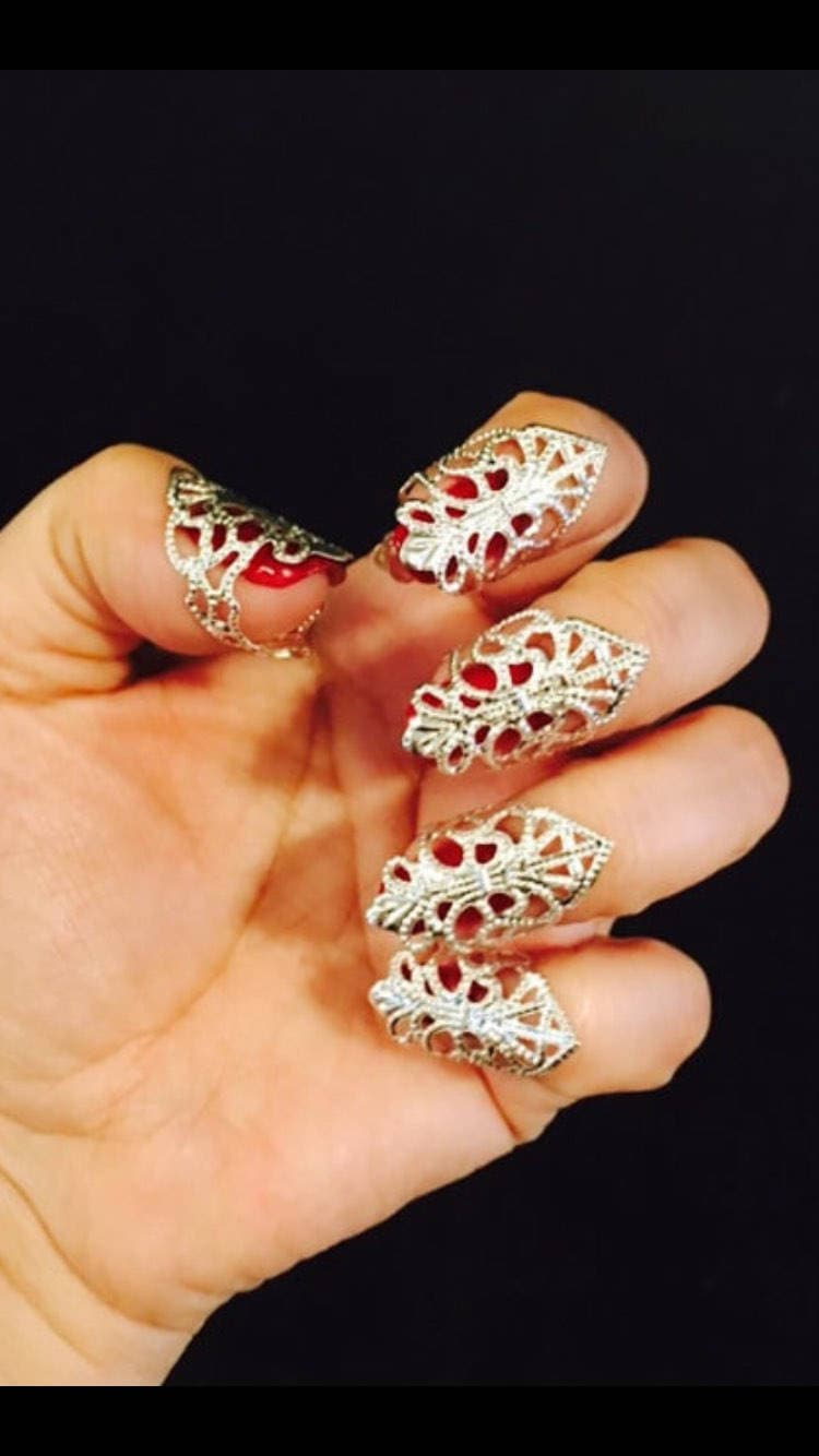 10 Stück. Filigrane Mini Klaue Ringe, Nagel-Tipps, Fingerspitzen, Nagel-Ringe, Nagel Wachen, Metall Nägel, Scharfe Silberfiligran, Verstellbar 10 Stück. Filigrane Mini Klaue Ringe, Nagel-Tipps, Fingerspitzen, Nagel-Ringe, Nagel Wachen, Metall Nägel, Scharfe Silberfiligran, Verstellbar von TheLegacyArt