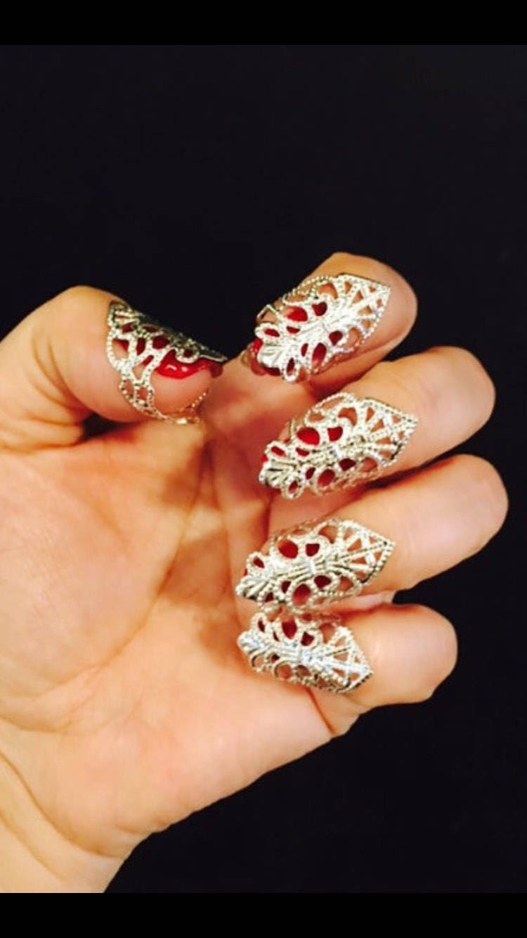 10 Stück. Filigrane Mini Klaue Ringe, Nagel-Tipps, Fingerspitzen, Nagel-Ringe, Nagel Wachen, Metall Nägel, Scharfe Silberfiligran, Verstellbar 10 Stück. Filigrane Mini Klaue Ringe, Nagel-Tipps, Fingerspitzen, Nagel-Ringe, Nagel Wachen, Metall Nägel, Scharfe Silberfiligran, Verstellbar von TheLegacyArt