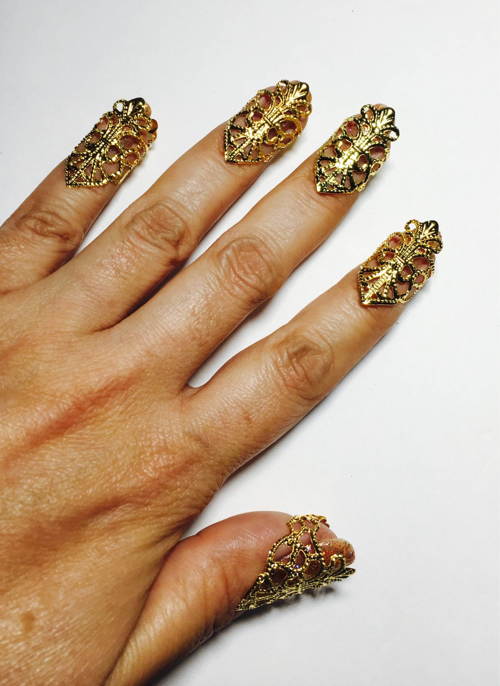 10-Tlg. Mini Klauenringe, Nageltips, Nagelschutz, Klauen, Klauenringe, Fingertips, Metallnägel, Goldfiligran, Nagelabdeckungen, Metallkrallen 10-Tlg. Mini Klauenringe, Nageltips, Nagelschutz, Klauen, Klauenringe, Fingertips, Metallnägel, Goldfiligran, Nagelabdeckungen, Metallkrallen von TheLegacyArt