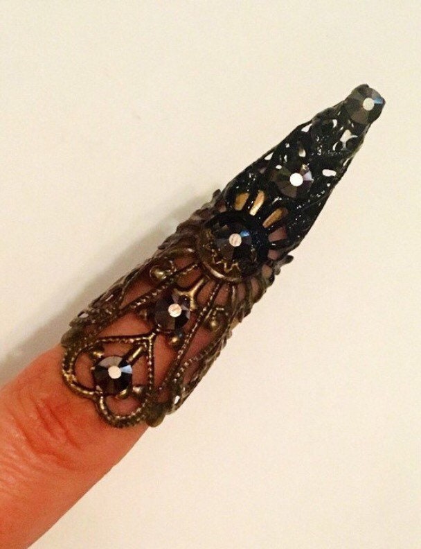 Blutiger Vampir Krallen Ring, Nagelschutz, Fingerspitze, Krallenring, Nagelhülle, Metall Fingerspitze, Messing Und Schwarz, Hämatit Kristalle, 1 Stk von TheLegacyArt