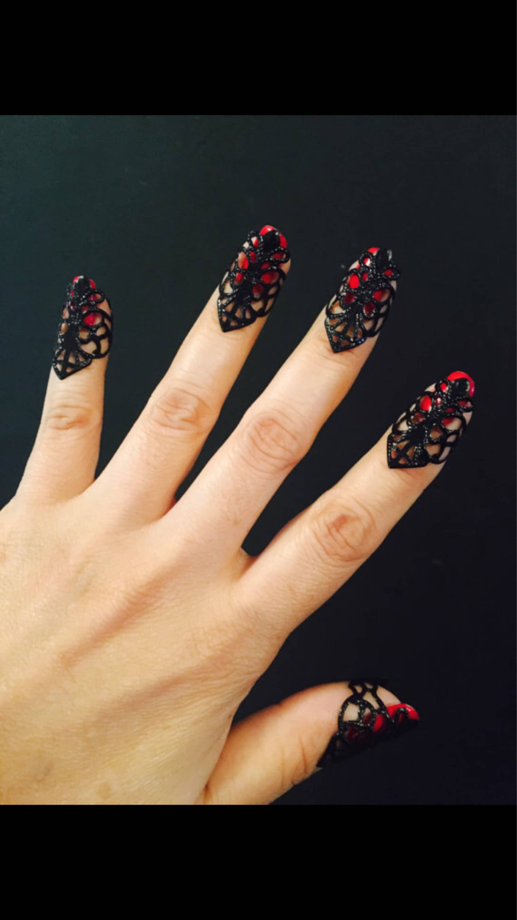 Filigrane Mini Ringe, Nagelspitzen Oder Nageljuwelen, Aus Filigranem Metall in Schwarz, Verstellbar, 5 Stück Im Set Filigrane Mini Ringe, Nagelspitzen Oder Nageljuwelen, Aus Filigranem Metall in Schwarz, Verstellbar, 5 Stück Im Set von TheLegacyArt