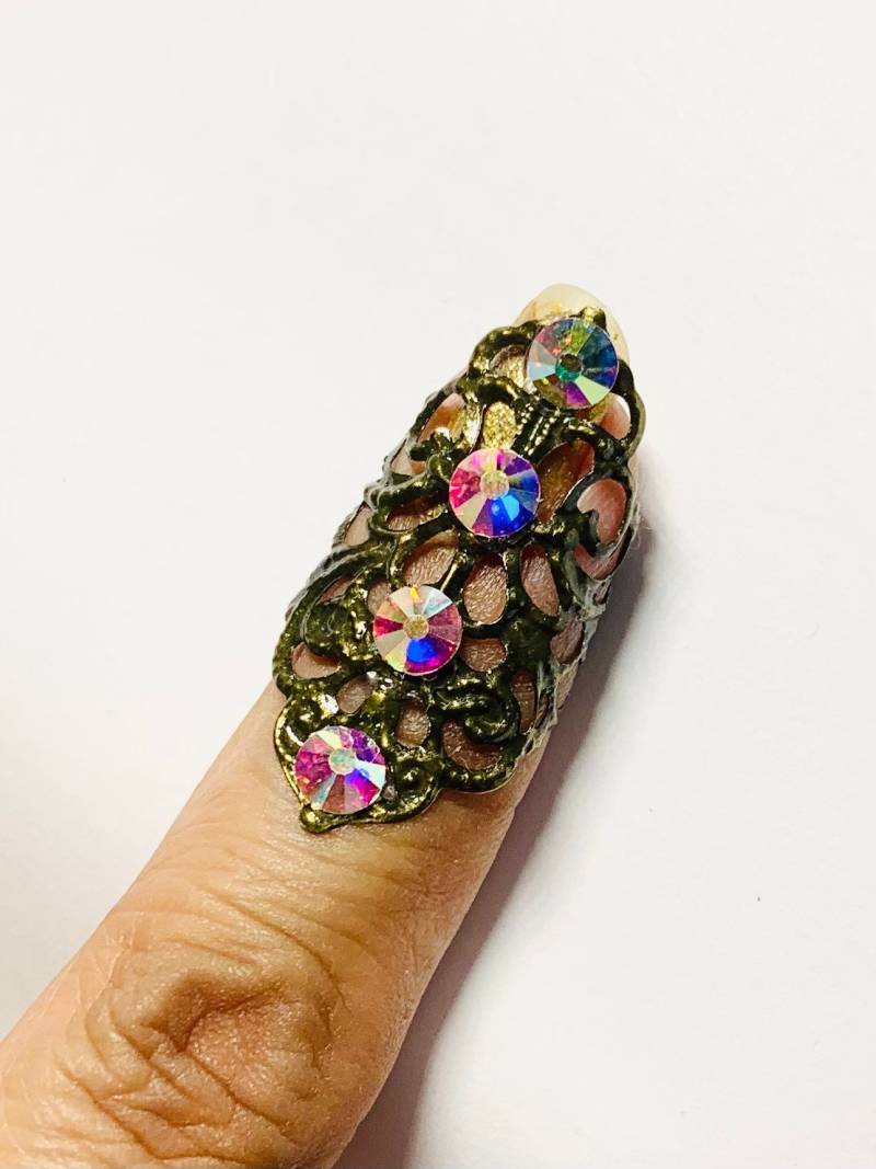 Kleine Kristallklaue, Krallenring, Nagelschutz, Nagelspitze, Nagelring, Goldene Kralle, Kleine Nagelabdeckung, Metallklaue Kleine Kristallklaue, Krallenring, Nagelschutz, Nagelspitze, Nagelring, Goldene Kralle, Kleine Nagelabdeckung, Metallklaue von TheLegacyArt