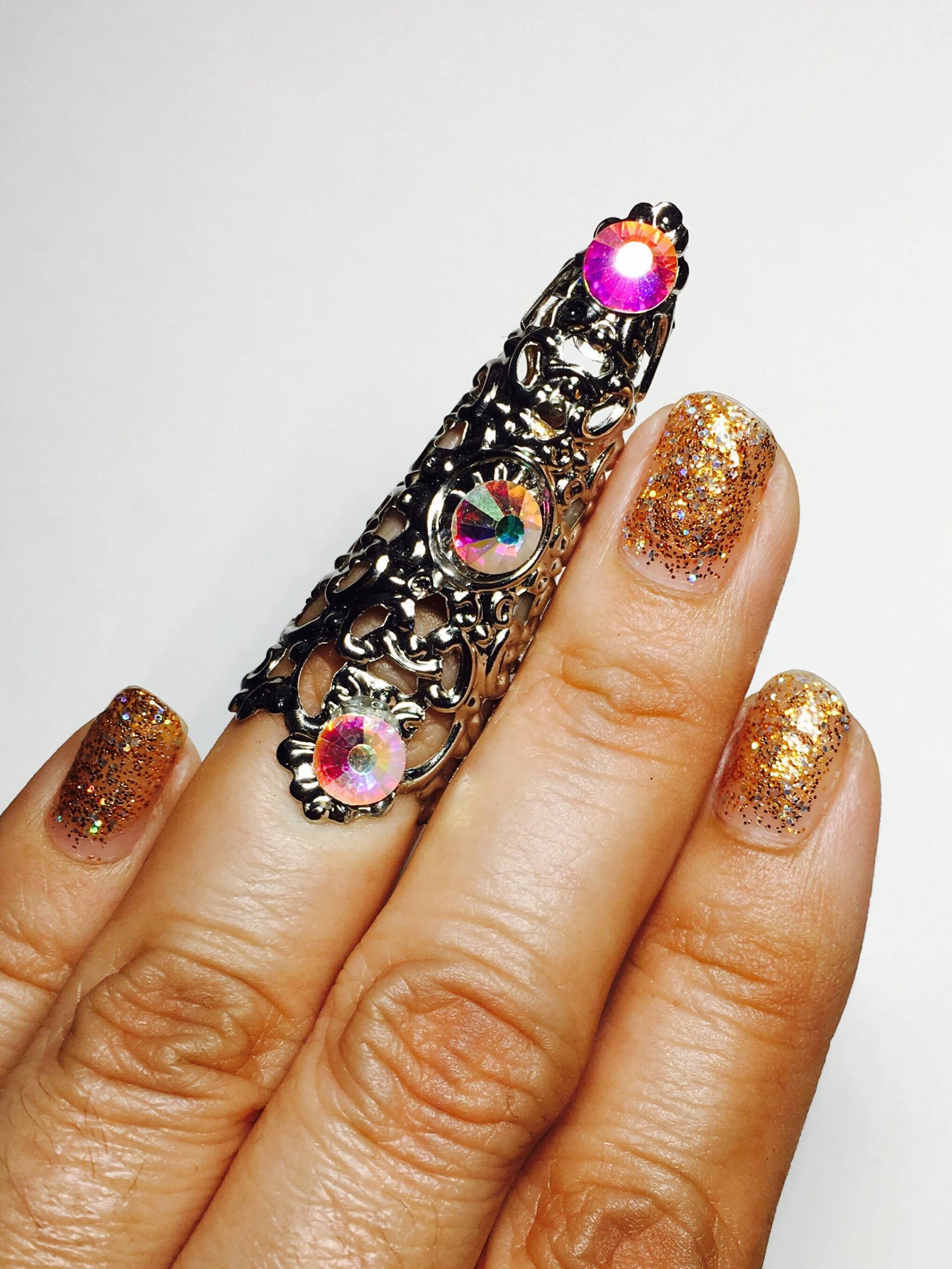 Kristallkrallenring, Nagelspitze, Nagelring, Metallfingerabdeckung, Fingerspitze, Nagelschutz, Klaue, Klauenring, Metallnagelspitze, Silberfarbene Kristallkrallenring, Nagelspitze, Nagelring, Metallfingerabdeckung, Fingerspitze, Nagelschutz, Klaue, Klauenring, Metallnagelspitze, Silberfarbene von TheLegacyArt