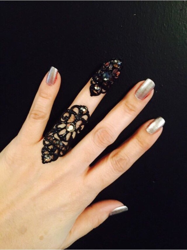 Pfeil-Ring Und Klaue, Ring Finger Spitze, Klaue Ring, Nagel Wache, Nagel-Spitze, 2 Stück, Schwarz Filigrane, Metall-Kralle, Fingerspitze Pfeil-Ring Und Klaue, Ring Finger Spitze, Klaue Ring, Nagel Wache, Nagel-Spitze, 2 Stück, Schwarz Filigrane, Metall-Kralle, Fingerspitze von TheLegacyArt