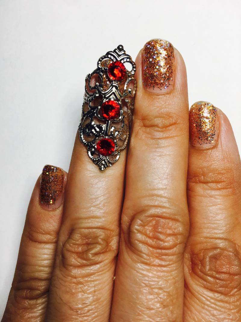 Ring Aus Kleinen Kristallen Klaue, Nagel Wache, Nagelspitze, Nagel-Ring, Metall-Nagel, Kristall-Kralle, Silber Kleine Silberfiligran, Rote Kristalle Ring Aus Kleinen Kristallen Klaue, Nagel Wache, Nagelspitze, Nagel-Ring, Metall-Nagel, Kristall-Kralle, Silber Kleine Silberfiligran, Rote Kristalle von TheLegacyArt