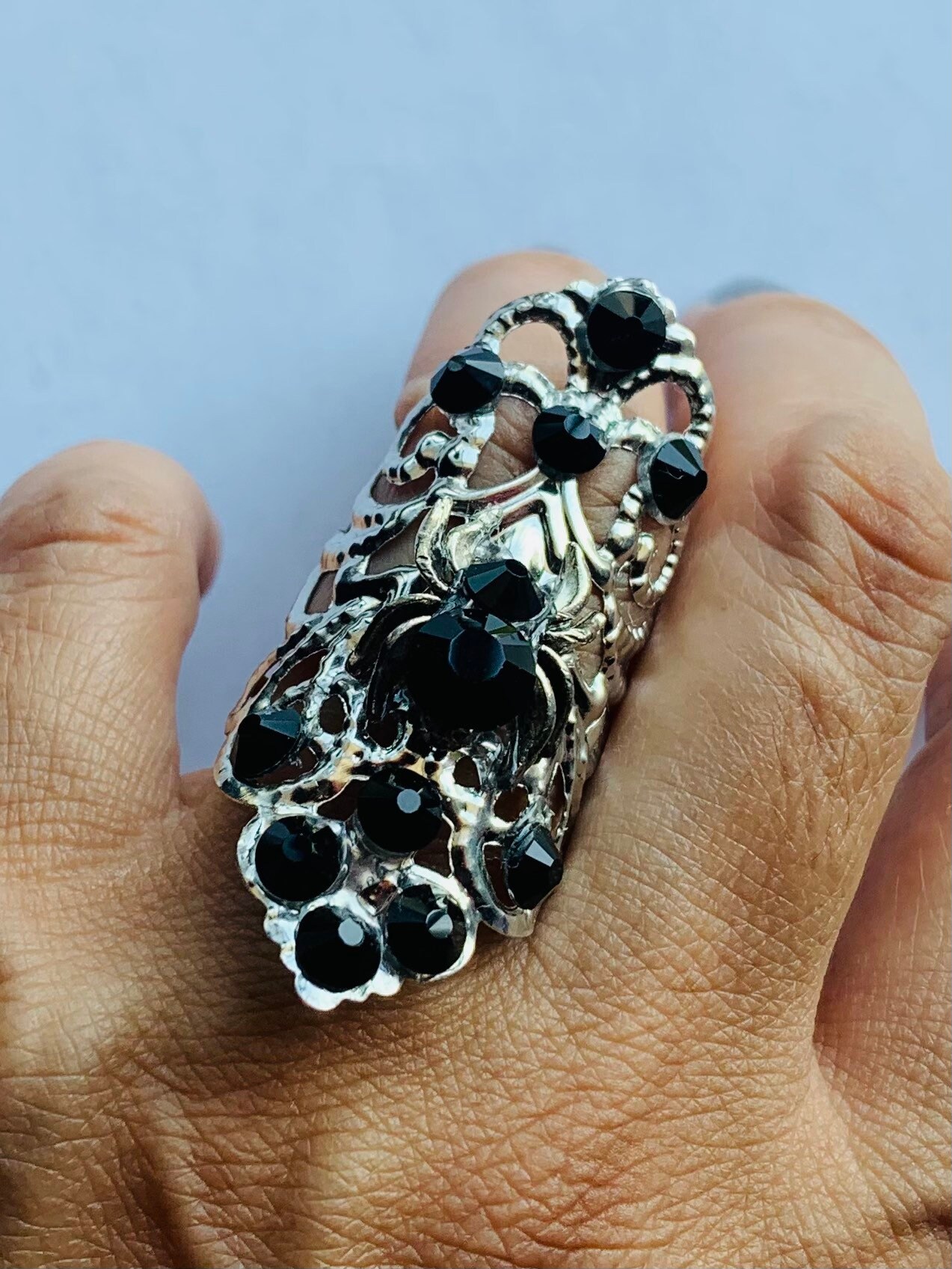 Spinnen Pfeil Ring, Oder Daumen Ring in Matt Silber Farbe Vintage Stil Filigran, Jet Schwarze Kristalle, Der Istizierbar Spinnen Pfeil Ring, Oder Daumen Ring in Matt Silber Farbe Vintage Stil Filigran, Jet Schwarze Kristalle, Der Istizierbar von TheLegacyArt