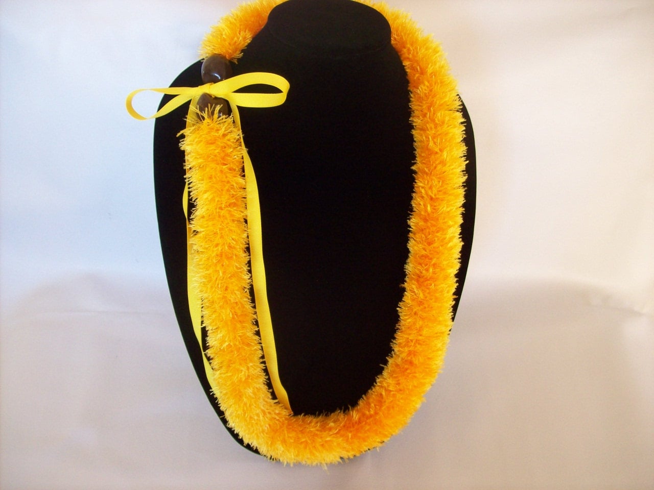 Curry Wimpern Lei. Kostenloser Versand in 50 Staaten Curry Wimpern Lei. Kostenloser Versand in 50 Staaten von TheLeiLadyOfLasVegas