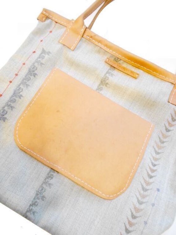 Maharam Grenzen + Hand Genäht Nat Veg Tan Leder Markt Tasche Maharam Grenzen + Hand Genäht Nat Veg Tan Leder Markt Tasche von TheLewisKingsleyCo