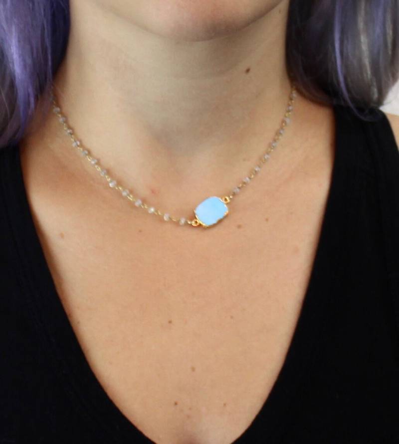 Flache Türkis Halskette Mit Bergkristall-Perlen-Kette, Handgemachte Goldschmuck 450728 von TheLionsDenStudio