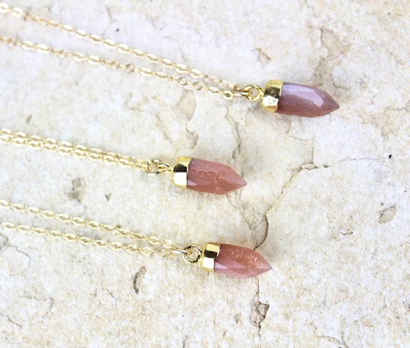 Kleiner Rosa Mondstein Spike Anhänger, Handgemachte 30 Zoll Lange Goldkette 450539 von TheLionsDenStudio