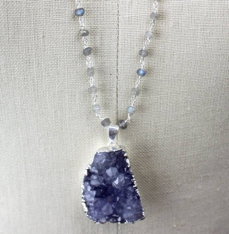 Lila Amethyst Druzy Anhänger, Handgemachte Lange Silberkette Mit 30-Zoll-Labradorit Perlen Kette 450478 von TheLionsDenStudio