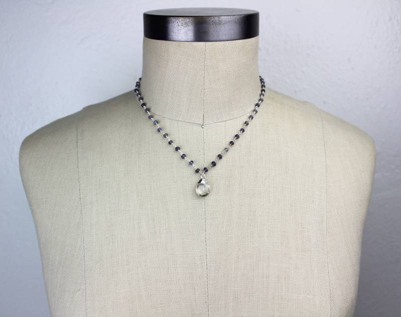 Teardrop Kristall-Quarz Briolette Anhänger, Handgemachte Silberne Halskette Mit Perlen Kette 450403 von TheLionsDenStudio