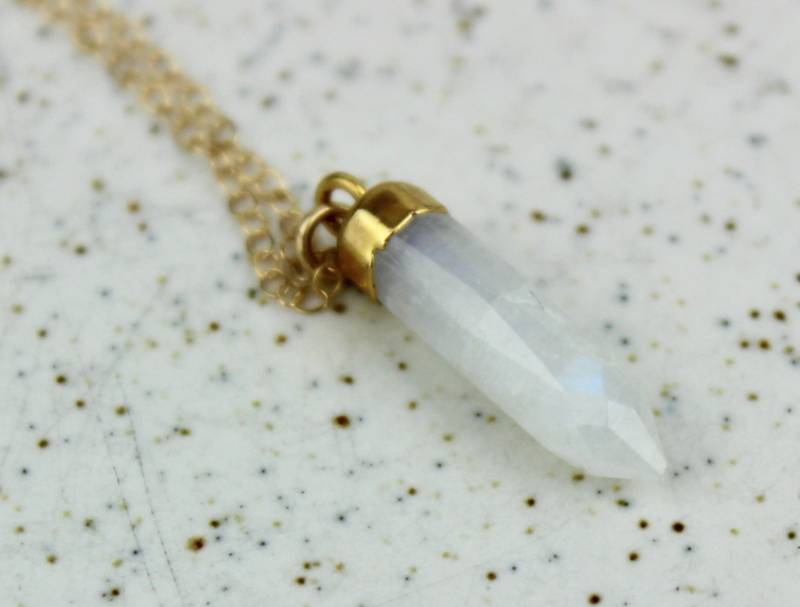 Zierliche Mondstein Spike Anhänger, Handgefertigt, 16-Zoll-Gold Halskette 450302 von TheLionsDenStudio