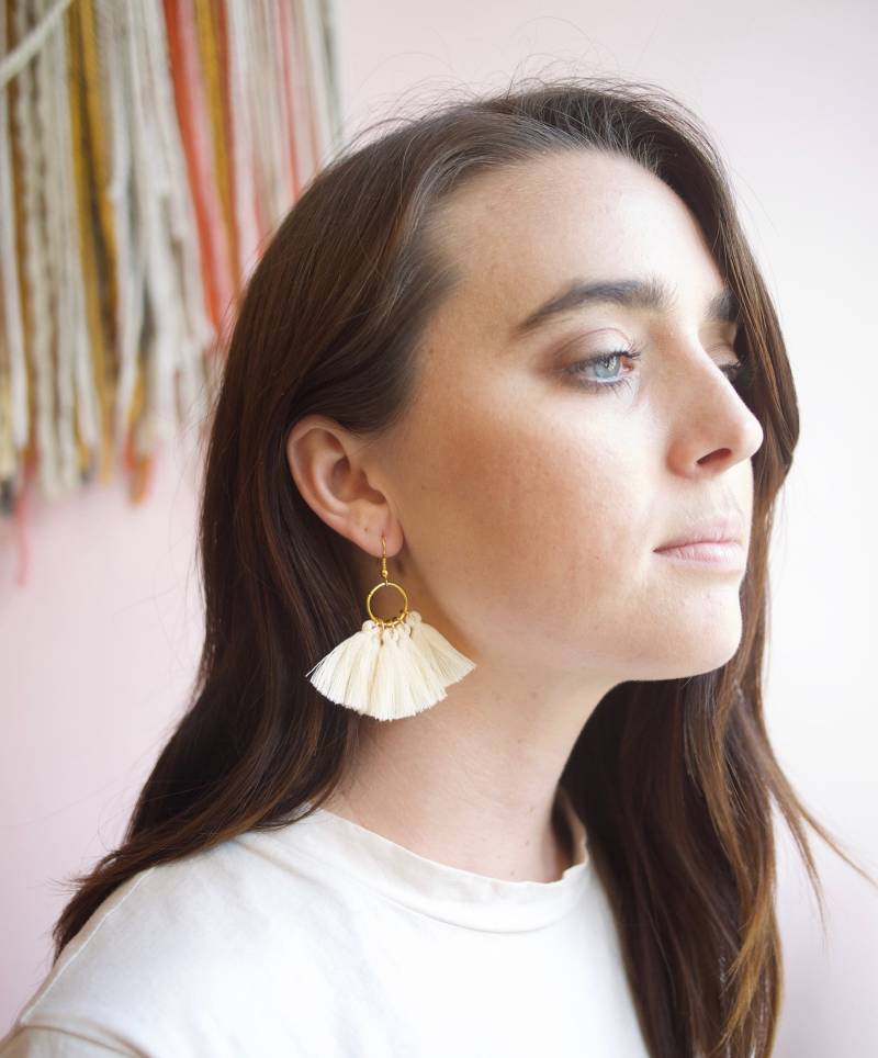 Elfenbein Quasten Ohrringe von TheLittleAvocado