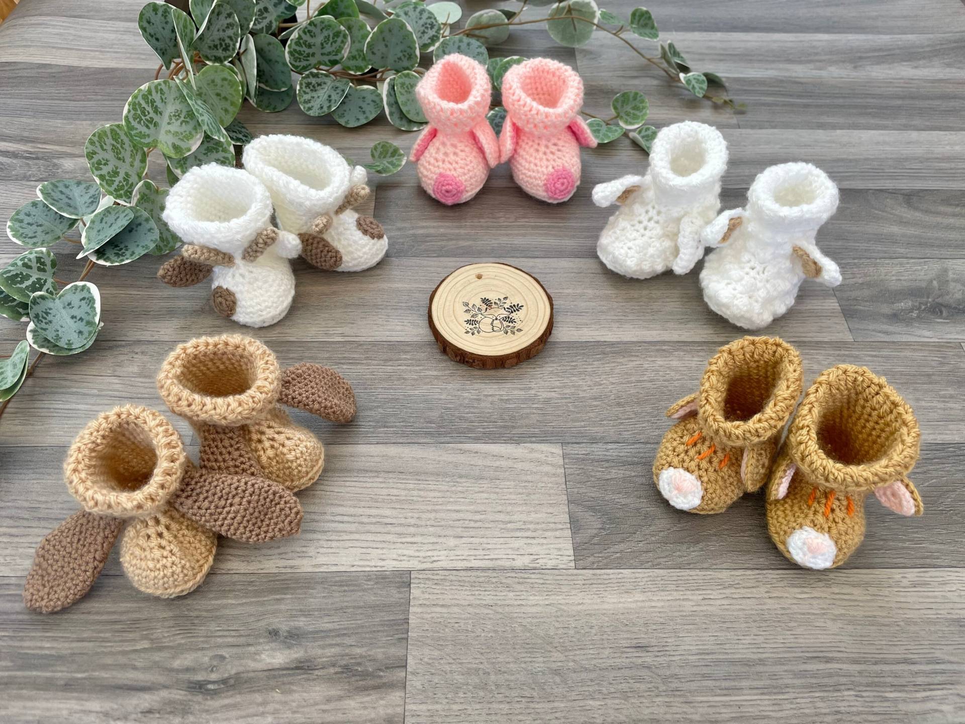 Booties | Bauernhof Tier Handarbeit Krippenschuhe Gehäkelt Hund Kuh Schwein Schaf Katze Baby-Dusche-Geschenk Neugeborene Baby Andenken von TheLittleFoxStore