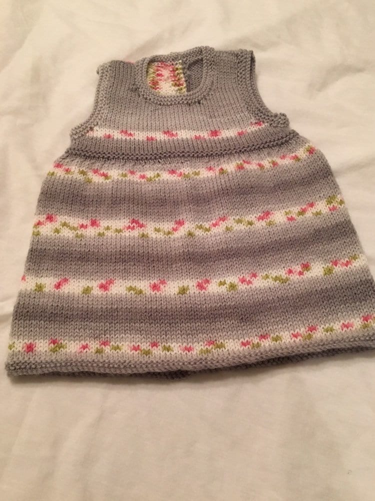 Hübsche Gestrickte Pinafore Kleid von TheLittleKnitwearCo