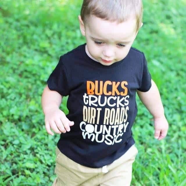 Country Boy Shirt, Bucks, Trucks Und Music, Cow Kleinkind Jungen Kleidung, Lustiges Jagdsaison Shirts Für von TheLittleReasons