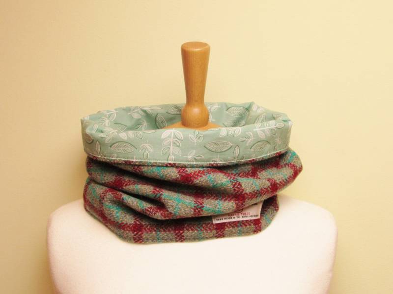 Harris Tweed Halswärmer Schlauchschal - Rot Grün Karo Tolle Alternative Zum Schal Harris Tweed Halswärmer Schlauchschal - Rot Grün Karo Tolle Alternative Zum Schal von TheLittleStitchCo