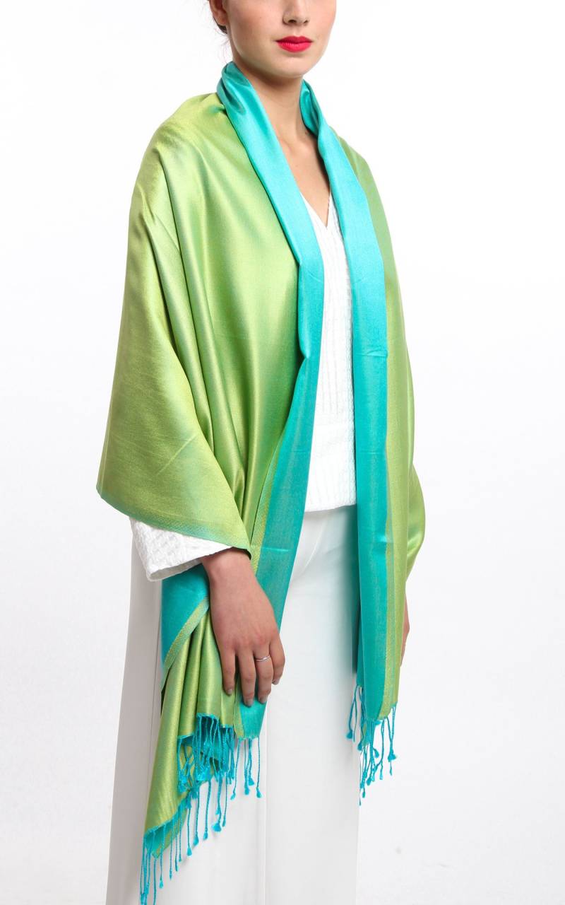 Blau & Grün Seidenschal Reise-Accessoires - 100% Reine Seide Schal Geschenk Für Mama Reversible Schlichter Eid von TheLittleTibet