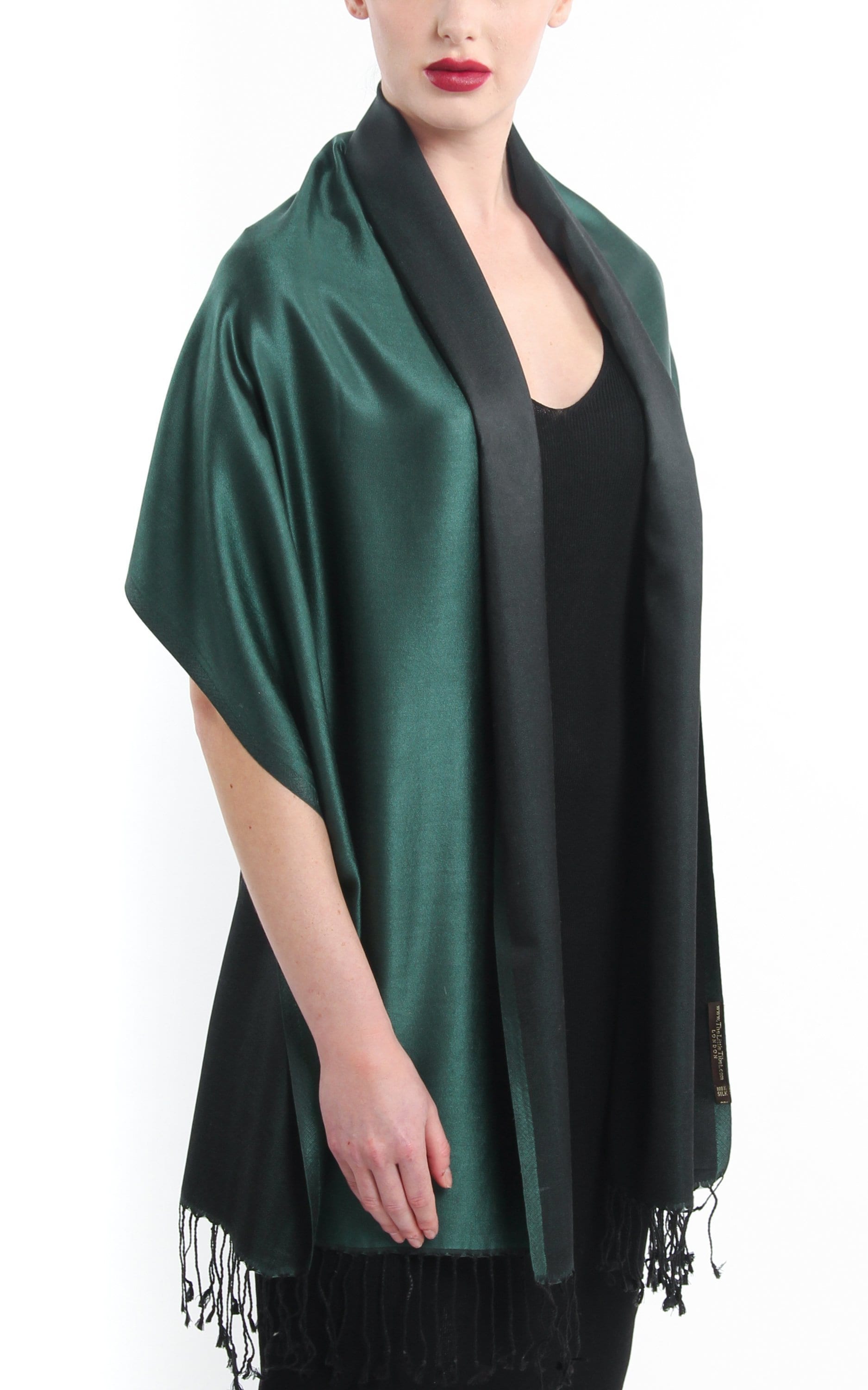 Grüner Und Schwarzer Seidenschal Reise-Accessoires - 100% Reine Seide Schal Geschenk Für Mama Reversibler Schlichter Eid Grüner Und Schwarzer Seidenschal Reise-Accessoires - 100% Reine Seide Schal Geschenk Für Mama Reversibler Schlichter Eid von TheLittleTibet
