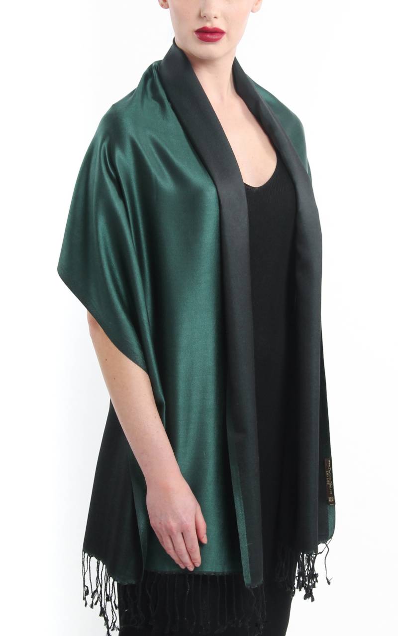 Grüner Und Schwarzer Seidenschal Reise-Accessoires - 100% Reine Seide Schal Geschenk Für Mama Reversibler Schlichter Eid von TheLittleTibet